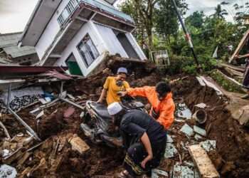 Indonesia earthquake: Death toll rises, majority of victims are schoolchildren.