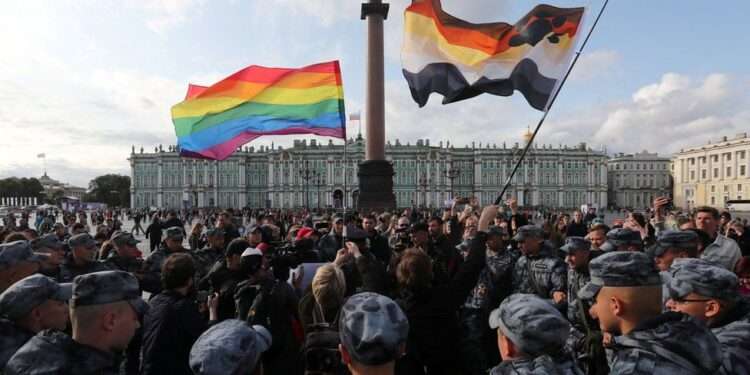<strong> Russia’s State Duma Gives Final Approval To Ban ‘LGBT Propaganda’</strong> 1 gay