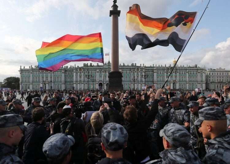 <strong> Russia’s State Duma Gives Final Approval To Ban ‘LGBT Propaganda’</strong> 1 gay