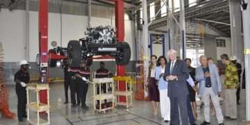 High Powered British Delegation Visits Japan Motors’ Nissan Assembly Plant