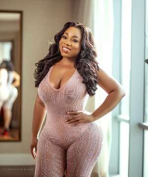 her hips are getting rotten” - Ghanaians React To Moesha Bodoung's 'Fake'  Hips In Her New Photo — Thedistin