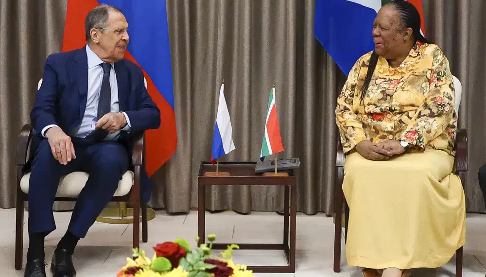 <strong>Lavrov blames West for no Ukraine talks</strong> 1 Lavrov blames West for no Ukraine talks