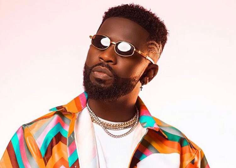 Bisa Kdei Advises Against Having 'Many Friends' 1 Bisa Kdei advises against many friends