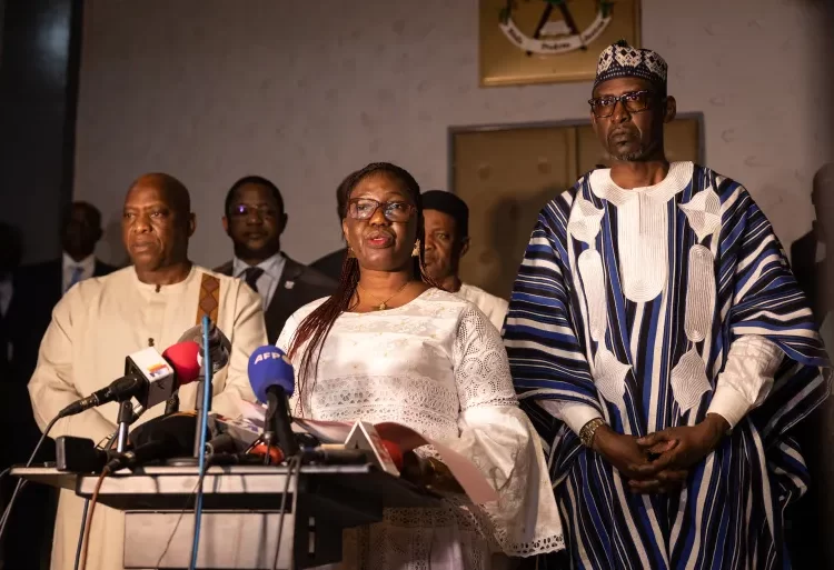 <strong>Mali, Guinea, Burkina Faso Pursue Re-Admission To Regional Blocs</strong> 1 Burkina Faso Foreign Minister Olivia Rouamba (C) speaks during a joint news conference with her counterparts from Guinea and Mali, in Ouagadougou