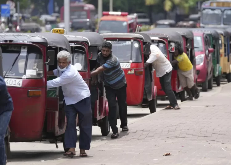 <strong>China Expresses Support For Sri Lanka Ahead of Debt Meeting</strong> 1 Auto rickshaw drivers line up to buy gas near a fuel station in Colombo, Sri Lanka, Wednesday, April 13, 2022.