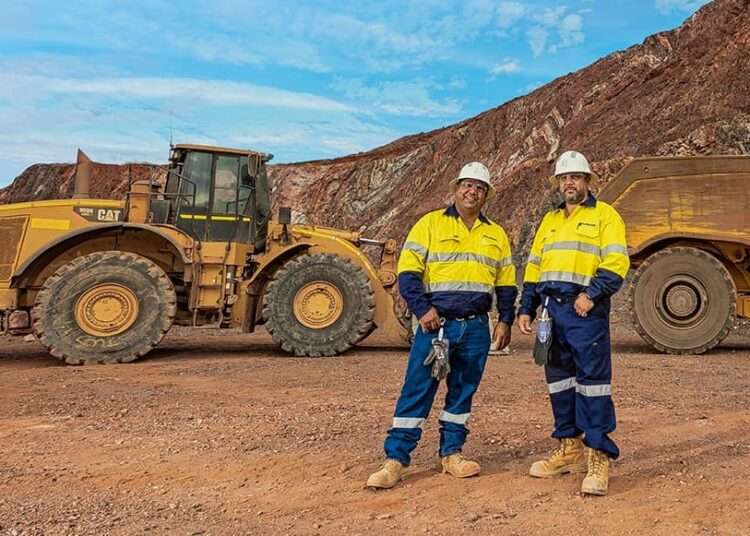 <strong>Newmont Confirms Proposal to Acquire 100% Shares in Newcrest Mining Limited</strong> 1 Newmont Confirms Proposal to Acquire 100% Shares in Newcrest Mining Limited