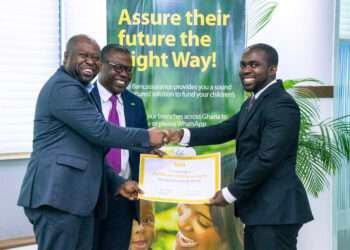 VegPro Sponsors UMB's COO On An Educational Trip To Kenya 2 Kwadwo Aduameyaw Mante, Corporate Credit Officer of Universal Merchant Bank receiving his best student award qualifying him an educational trip to Kenya