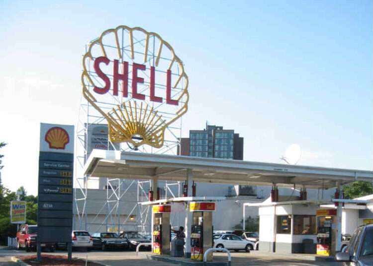 Shell Capitalizes On The Season, Makes The Highest Profit in 115 Years 1 Shell Filling Station