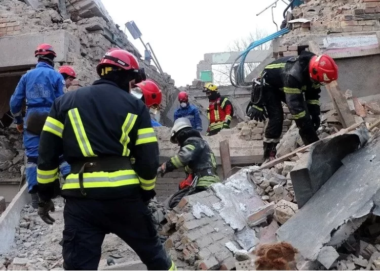 Ukraine Faces Russian Drone Attacks After Kishida’s Departure 1 Several people were missing after the attack on residential buildings in Rzhyshchiv