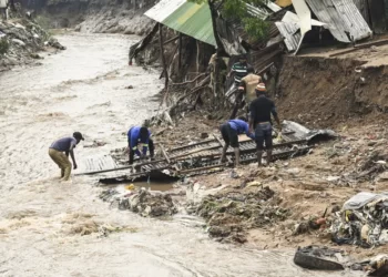 Africa’s Economies Suffer As Climate Woes Worsen- UN 7 Men salvage parts from their destroyed home, following heavy rains caused by Cyclone Freddy in Blantyre, southern Malawi, Wednesday, March 15, 2023.