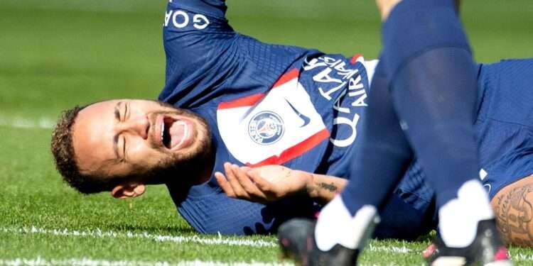 Neymar to Miss the Rest of the Season As He Undergoes Surgery, Denies Transfer Rumours Away from PSG