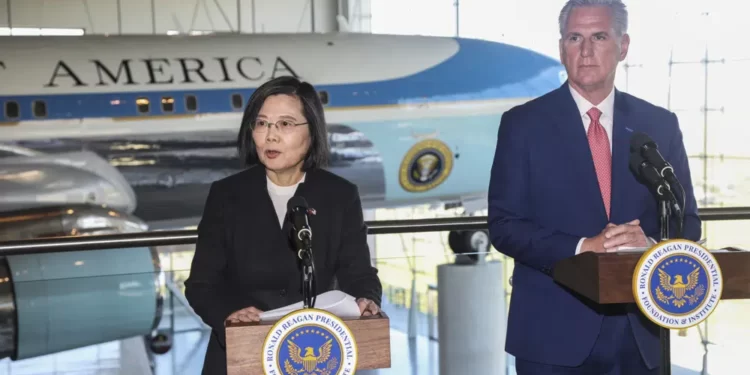U.S House Speaker, Kevin McCarthy, R-Calif., right, and Taiwanese President, Tsai Ing-wen deliver statements to the press after a Bipartisan Leadership Meeting at the Ronald Reagan Presidential Library in Simi Valley, Calif., Wednesday, April 5, 2023.