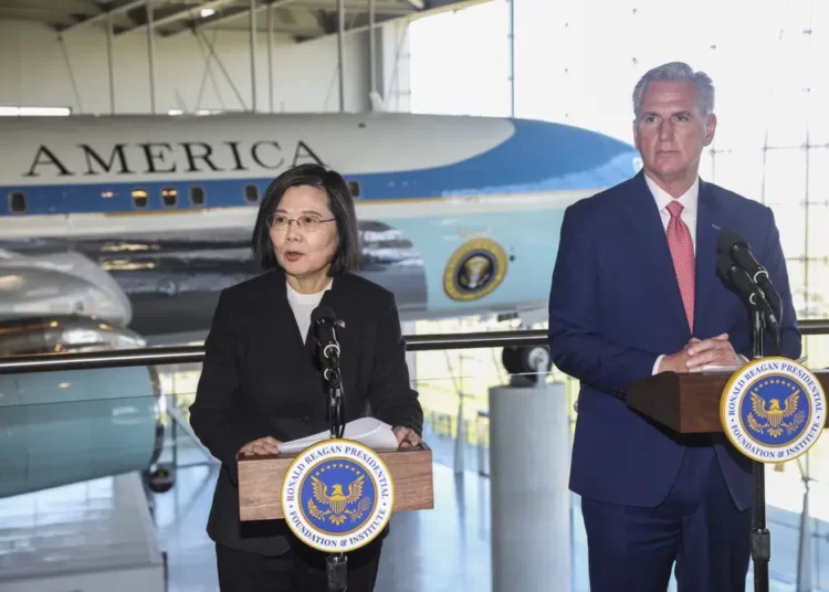 U.S House Speaker, Kevin McCarthy, R-Calif., right, and Taiwanese President, Tsai Ing-wen deliver statements to the press after a Bipartisan Leadership Meeting at the Ronald Reagan Presidential Library in Simi Valley, Calif., Wednesday, April 5, 2023.