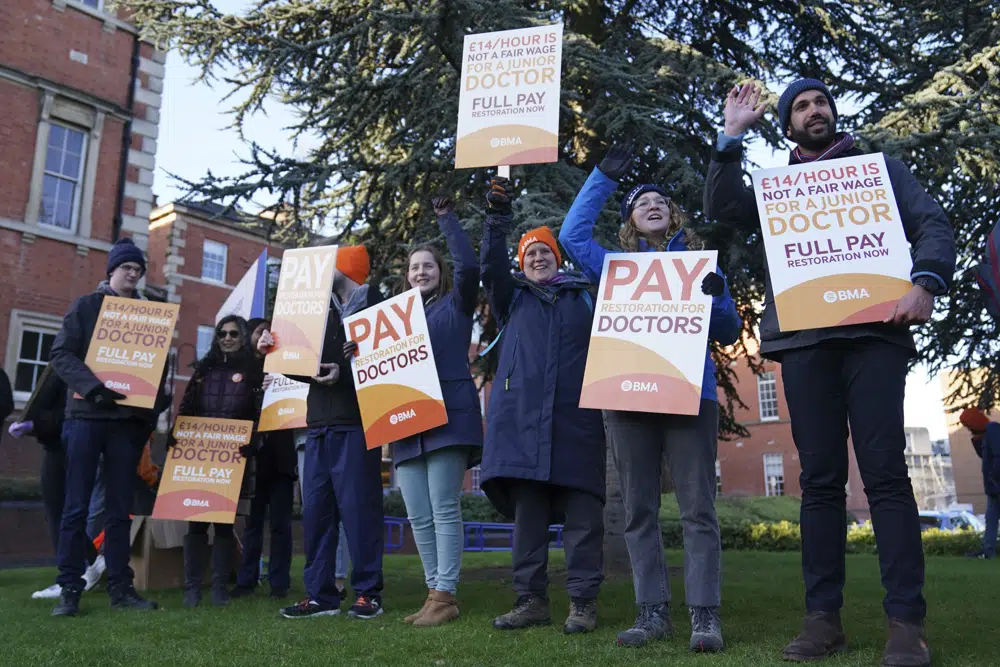 U.K Junior Doctors Begin 4-day Strike - The Vaultz News