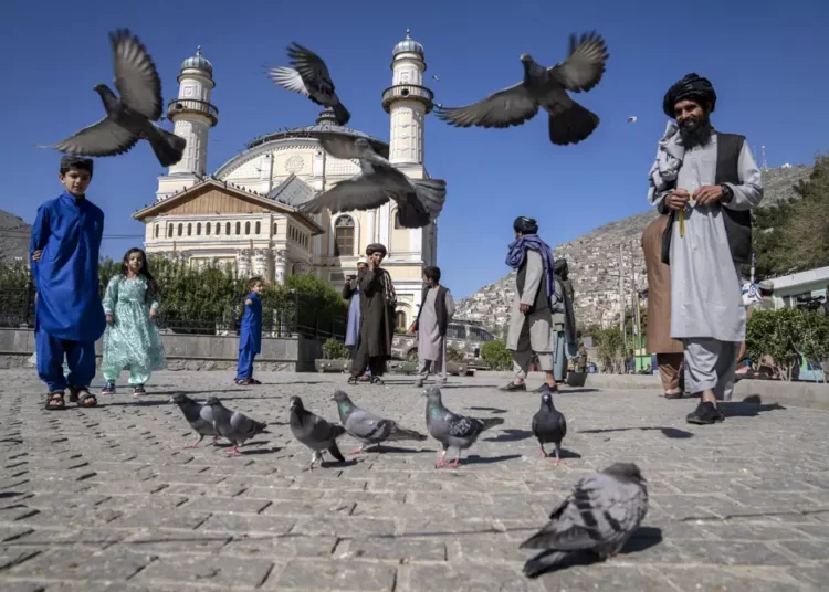 UN Urges Afghanistan’s Taliban To Reverse Restrictions On Women 1 Afghan people walk pass the Shah-Do Shamshira Mosque during the first day of Eid al-Fitr in Kabul, Afghanistan, Friday, April 21, 2023.