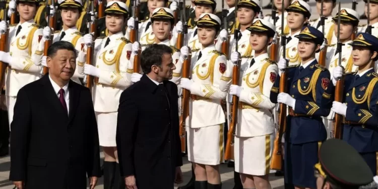 Macron Urges Xi To ‘Bring Russia To Its Senses’ 1 Chinese leader, Xi Jinping, left, and French President, Emmanuel Macron. Macron was greeted with an elaborate military parade outside the Great Hall of the People.