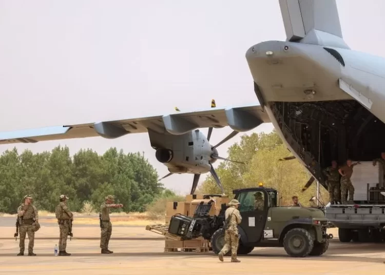 <strong>Leave Sudan, UK Foreign Secretary Urges Briton Nationals</strong> 1 A British Army airplane at the Sudanese Airfield