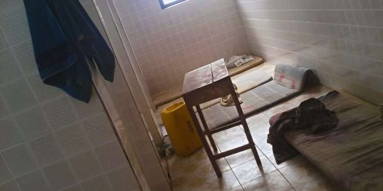 <strong>Video Of Toilets Turned Dormitories At GHANASCO, Not Dramatized– Journalist</strong> 1 GHANASCO students sleeping in toilets