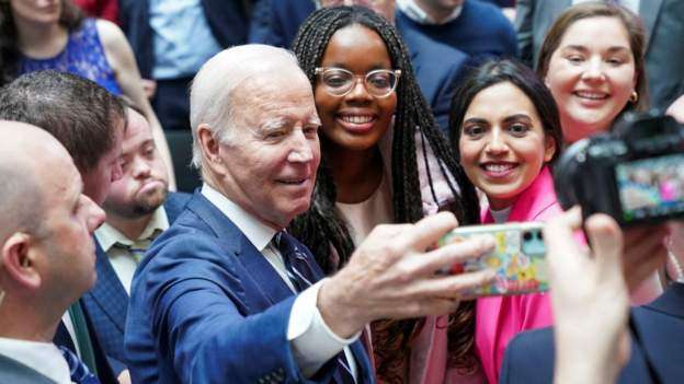 biden selfie