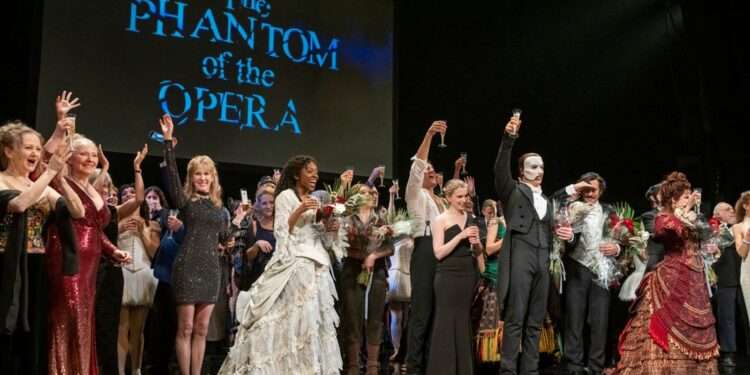 Members and casts of 'The Phantom of the Opera'