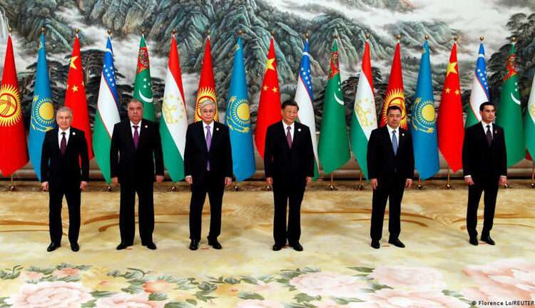 Xi Jinping with leaders of Kazakhstan, Kyrgyzstan, Tajikistan, Turkmenistan and Uzbekistan at the landmark summit