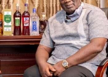 GIHOC Employees Aggressively Protest For The Sack Of MD, Cites Salary Non-payment, Poor Working Conditions As Reasons 2 GIHOC Employees Aggressively Protest For The Sack Of MD, Cites Salary Non-payment, Poor Working Conditions As Reasons