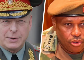 Russian Ground Forces Commander-in-Chief, General Oleg Salyukov and South Africa's Army Chief Lieutenant-General Lawrence Mbatha