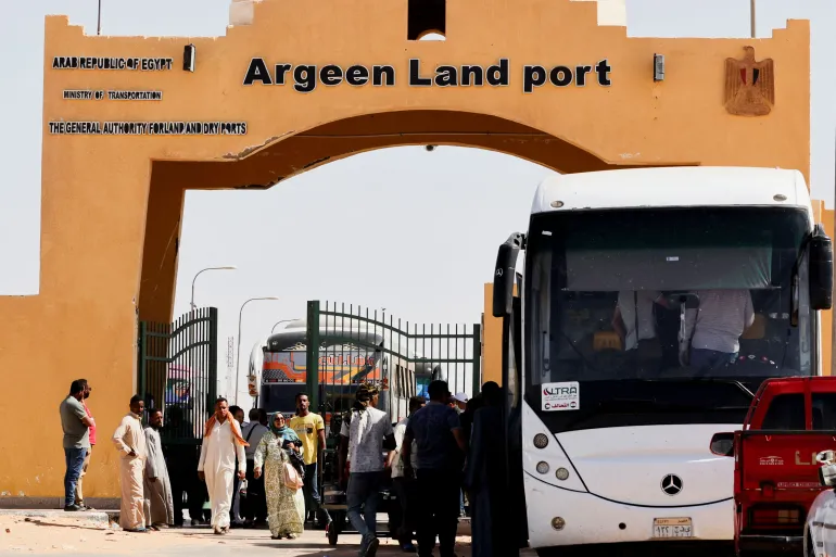 <strong>Sudanese fleeing clashes flood port city, borders with Egypt</strong> 5 borders