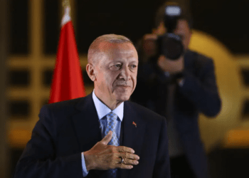 Erdogan Beats Kilicdaroglu. Can He Beat Turkey’s Economic Crisis? 1 Turkish President and People's Alliance's presidential candidate Recep Tayyip Erdogan gestures to supporters at the presidential palace, in Ankara, Turkey, Sunday, May 28, 2023.