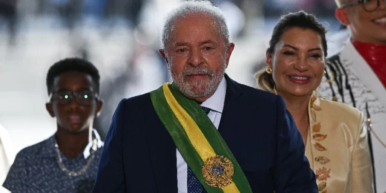 Lula strengthens gun control policies in his current administration.