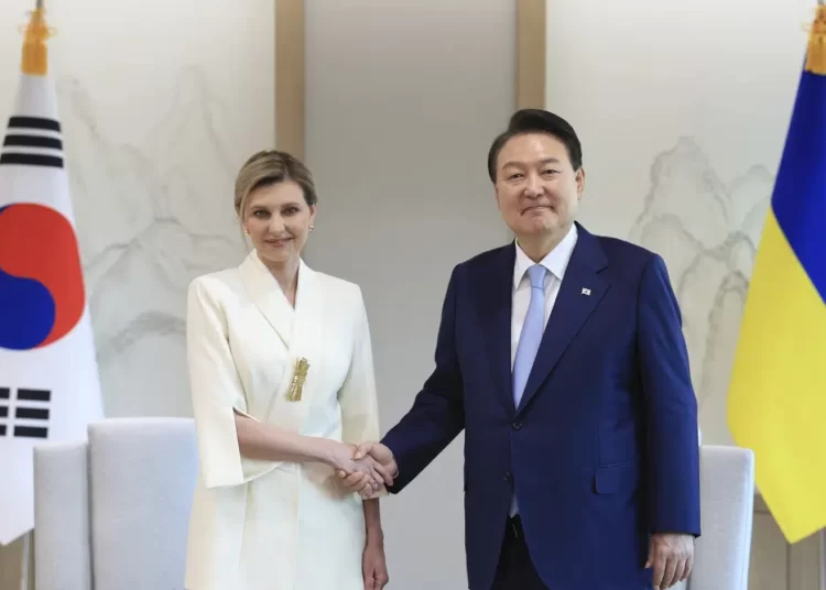 Yoon Pledges To Increase Non-Lethal Aid To Ukraine 1 In this photo provided by South Korea Presidential Office, South Korean President Yoon Suk Yeol, right, shakes hands with Ukraine's first lady Olena Zelenska, at the presidential office, in Seoul, South Korea, Tuesday, May 16, 2023.