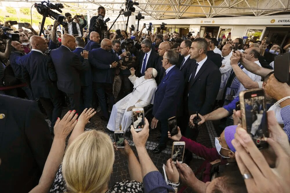 Pope Francis Discharged From Hospital After Abdominal Surgery 2 8da3twjp