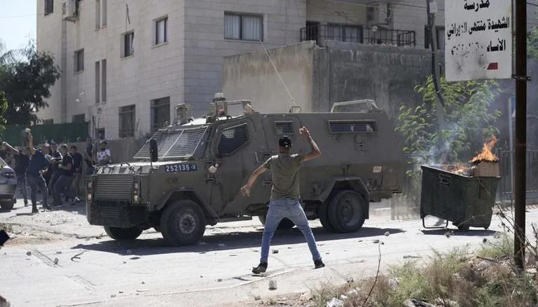 Israel Military vehicles stoned by Palestinians
