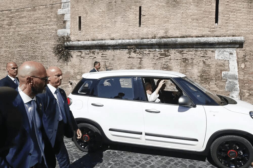 Pope Francis Discharged From Hospital After Abdominal Surgery 3 t4sp6ujc