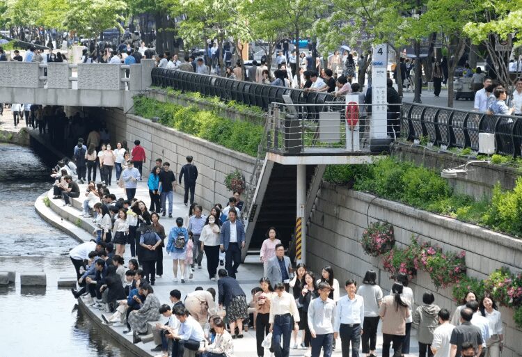 South Korea Replaces Traditional Method Of Counting Age With International Standard 1 South Koreans will turn a year or two younger under a new law.