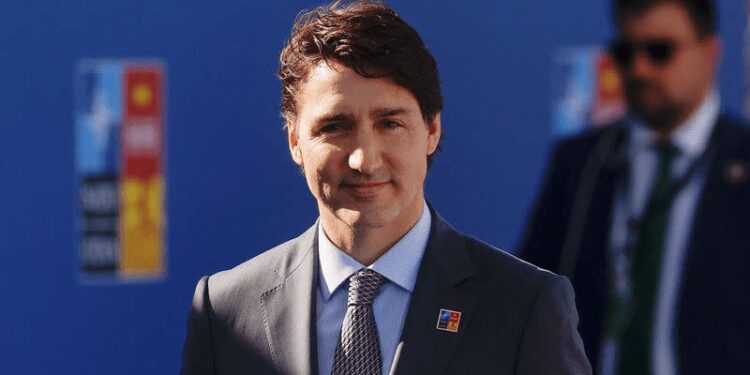 Trudeau Meets Trump At Mar-a-Lago 1 Canadian Prime Minister, Justin Trudeau warns of trade war.