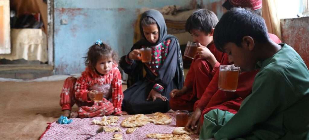 Food rations for vulnerable families in Afghanistan are to be cut by the World Food Programme