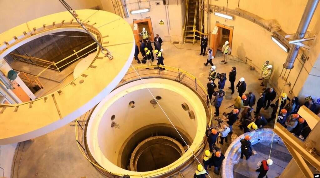 Tehran Answers UN Inspectors Over Found Manmade Uranium Residues 1 Technicians work at the Arak heavy water reactor's secondary circuit, as IAEA officials and media visit the site.