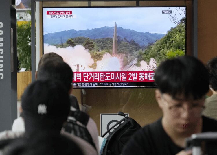 Pyongyang Launches 2 Short-range Missiles In Response To USS Kentucky Arrival In Seoul 1 bo9haple