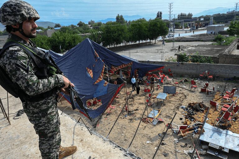 Pakistan Carries Out Burials As Death Toll From Rally Bomb Explosion Rises To 54 2 ddke6u78