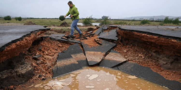 West Coast Flooding Destroys R1bn Worth Of Farm Produce 1 Sections of the R303 north of Ceres have been washed away by flooding, cutting off Citrusdal further north.