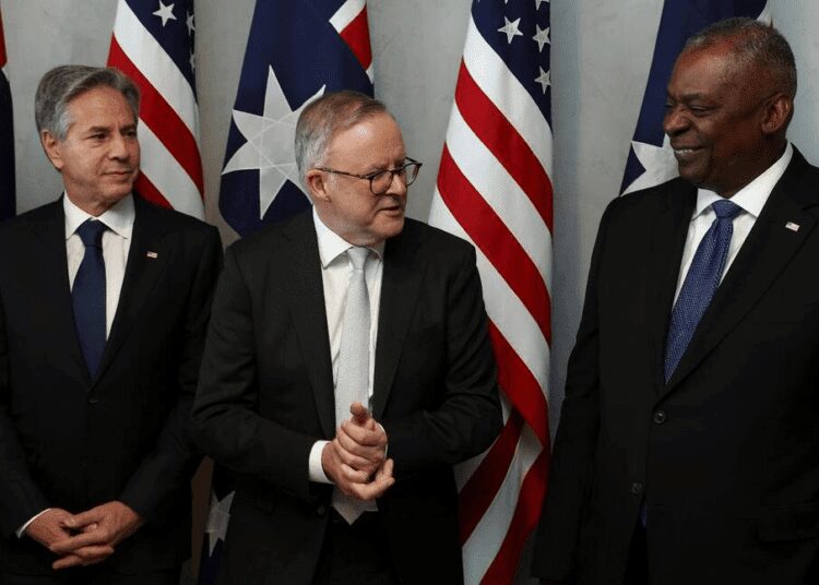 Albanese Expresses Confidence That U.S Will Deliver Submarines Under AUKUS Deal 1 Australian Prime Minister Anthony Albanese, center, speaks with U.S. Secretary of State Antony Blinken, left, and U.S. Defense Secretary Lloyd Austin in Brisbane, Australia, on Friday, July 28, 2023.