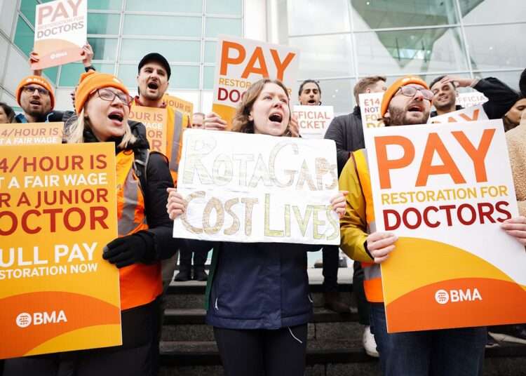 Cabinet Minister calls for Health Unions to call off their Strike actions, after the government 6% offer.