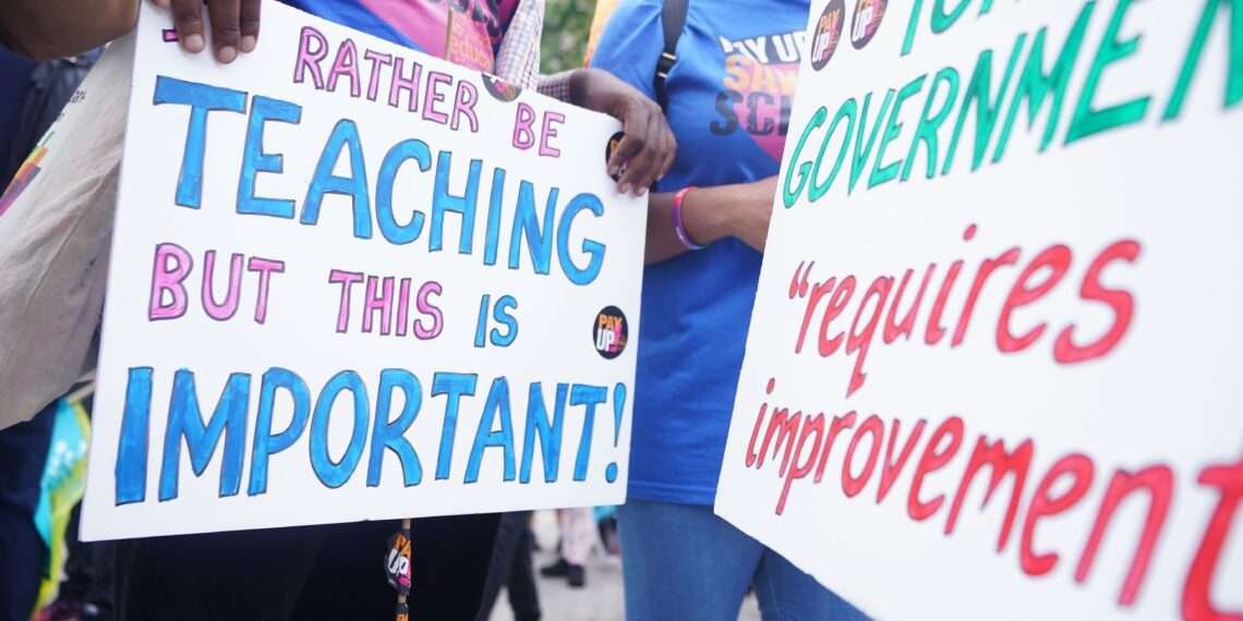 NEU accepts pay deal to end England school strikes