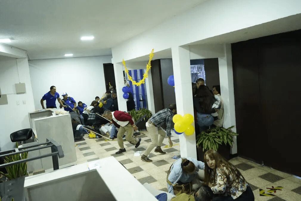 Ecuador: Presidential Candidate Fernando Villavicencio Assassinated, State Of Emergency Declared 2 64w7398v