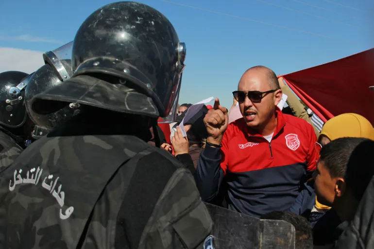 Tunisia2 Civilians and police clashes 1