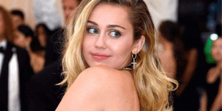 Miley Cyrus Explains Reason Touring Isn’t ‘Healthy’ For Her 1 American singer, Miley Cyrus