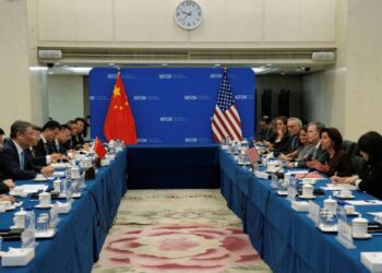U.S, China To Launch Information Exchange On Export Controls 2 US Commerce Secretary Gina Raimondo (2nd right) speaks during a meeting with Chinese Minister of Commerce Wang Wentao (2nd left) at the Ministry of Commerce in Beijing August 28, 2023.