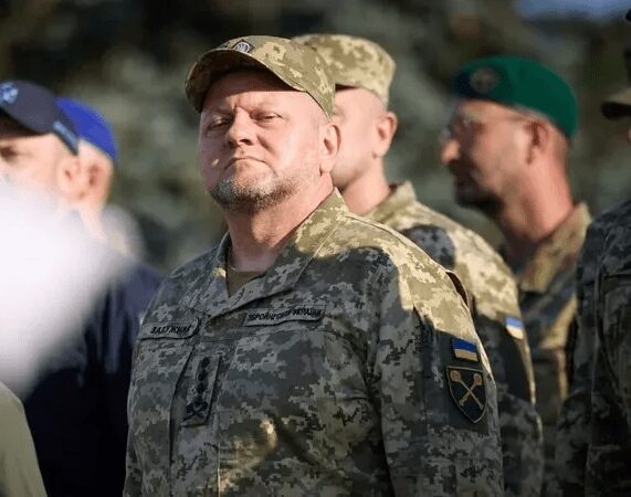 Zelenskyy Pays Tribute To Soldiers Killed In Ongoing War 2 etvuasbn