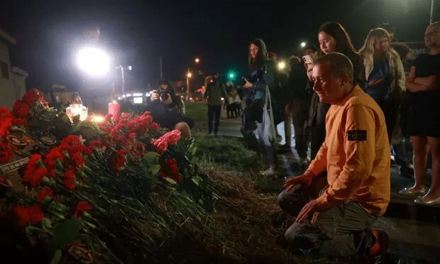 Memorial Set For Wagner Boss Yevgeny Prigozhin 1 People pay tribute to Yevgeny Prigozhin at the makeshift memorial in front of the "PMC Wagner Centre" in Saint Petersburg, early on August 24, 2023 after he was reportedly killed in a plane crash.